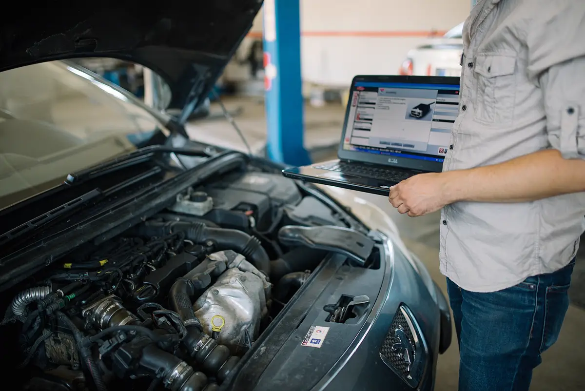 Diagnostic d'une voiture à l'ordinateur